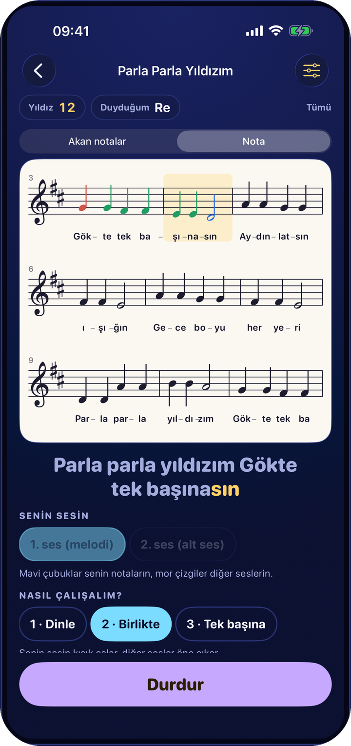 Nota sayfası görünümü: doğru notalar yeşil, kaçanlar kırmızı, çalan ölçü vurgulu